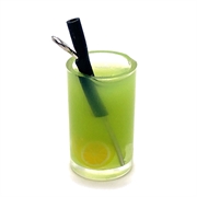 Vedhæng. Smoothie - drink med sugerør. Grøn. 26 mm